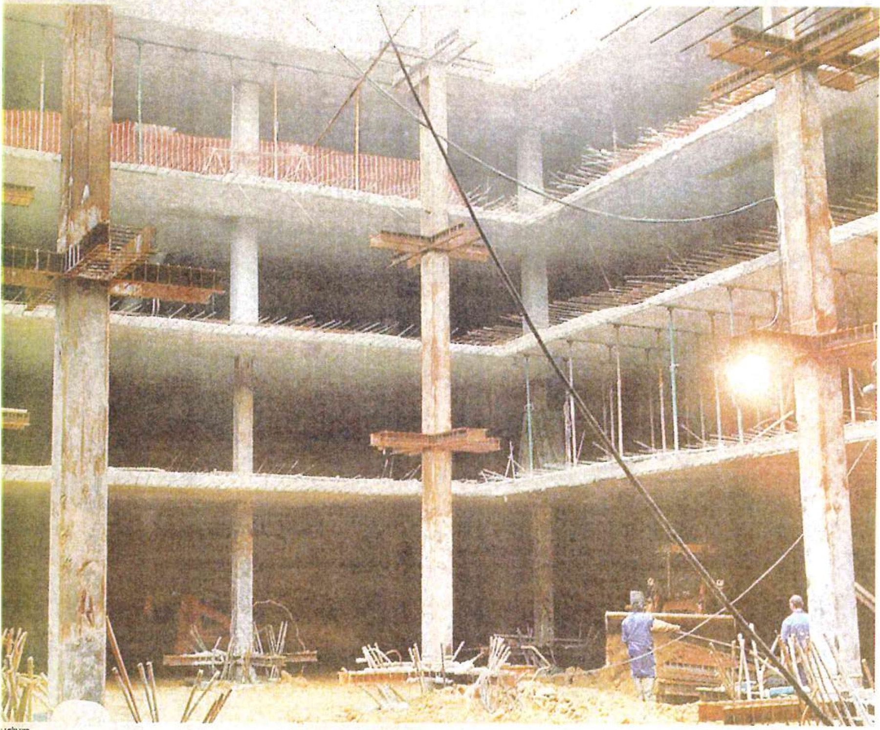 Estructura de hormigón del aparcamiento Puerta del Mar durante su construcción