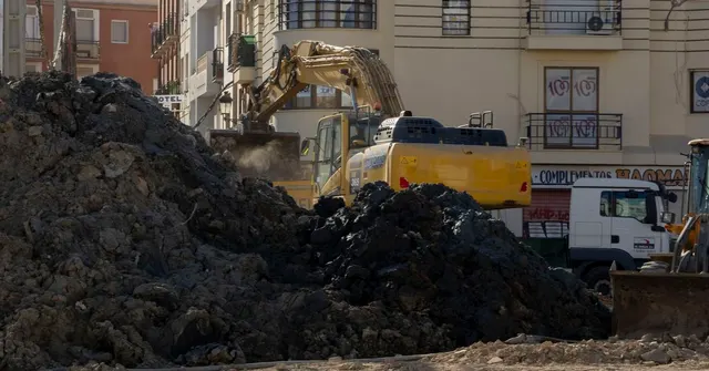 Obras de la futura Plaza Mayor en la imagen publicada por Huelva Información